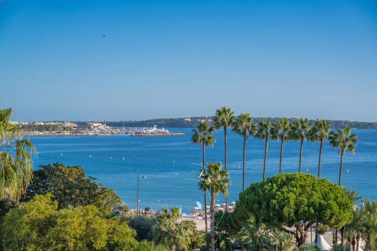 Flat in Cannes, France, 53 m² - picture 16