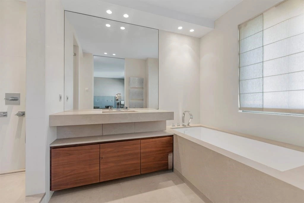 Flat in Cannes, France, 281 m² - picture 17