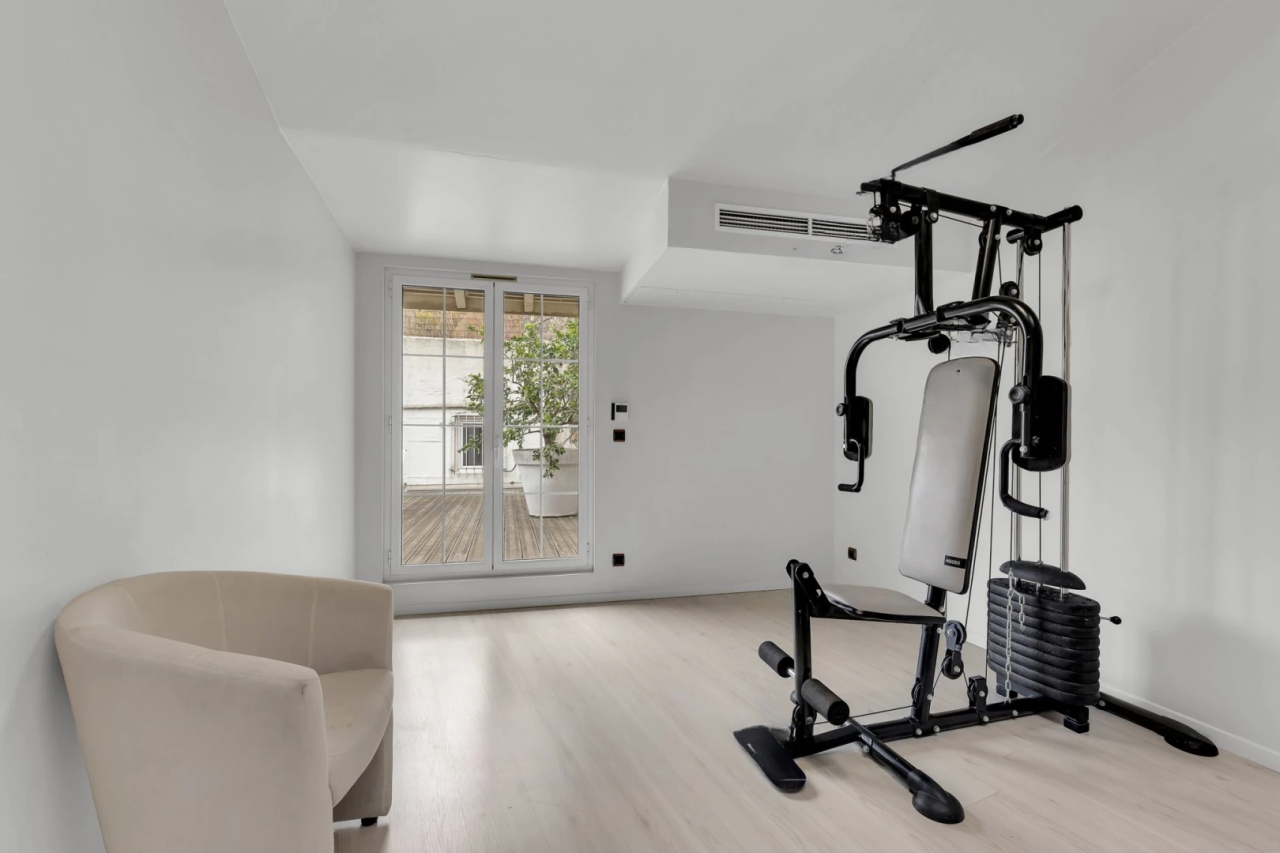 Flat in Cannes, France, 160 m² - picture 17