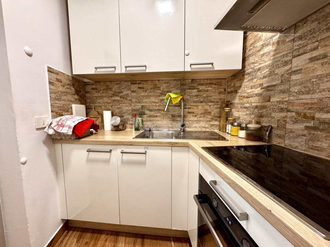 Flat in Koper, Slovenia, 31 m² - picture 1