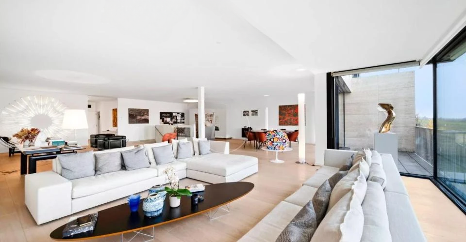 Flat in Geneva, Switzerland, 328 m² - picture 2