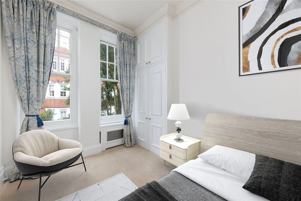 Flat in London, United Kingdom, 86 m² - picture 2