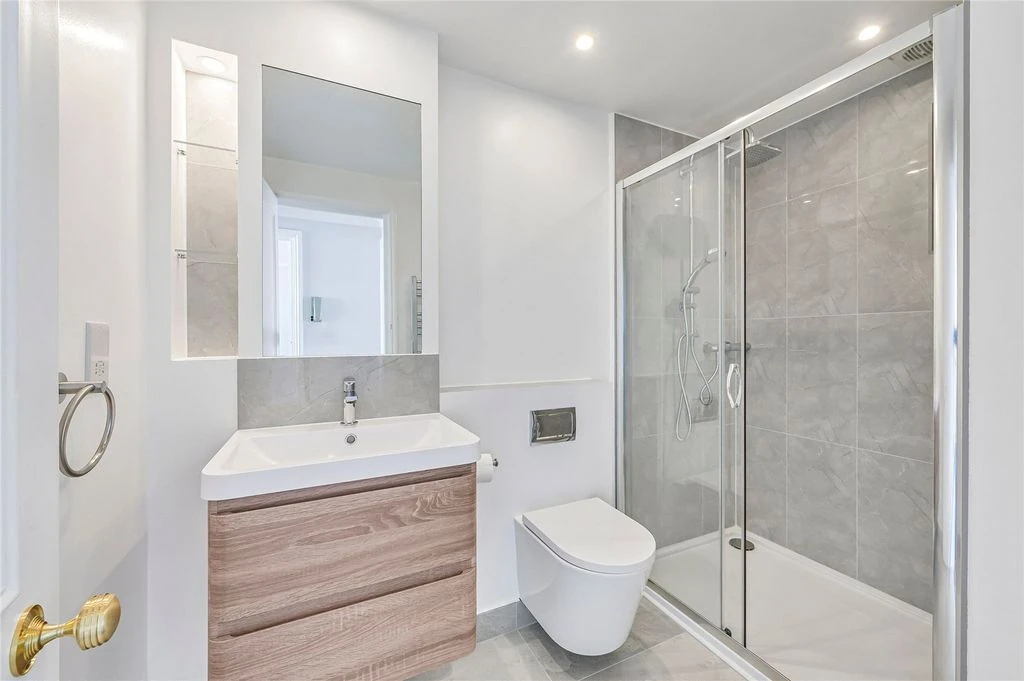 Flat in London, United Kingdom, 72 m² - picture 2