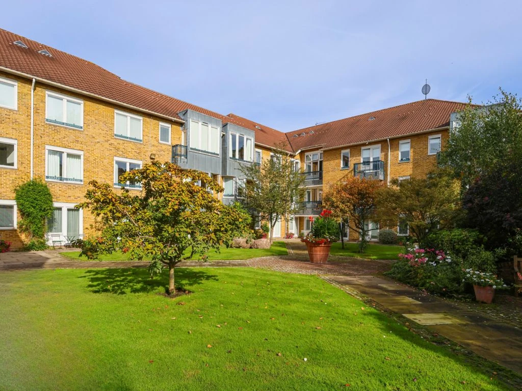Flat in London, United Kingdom, 65 m² - picture 3