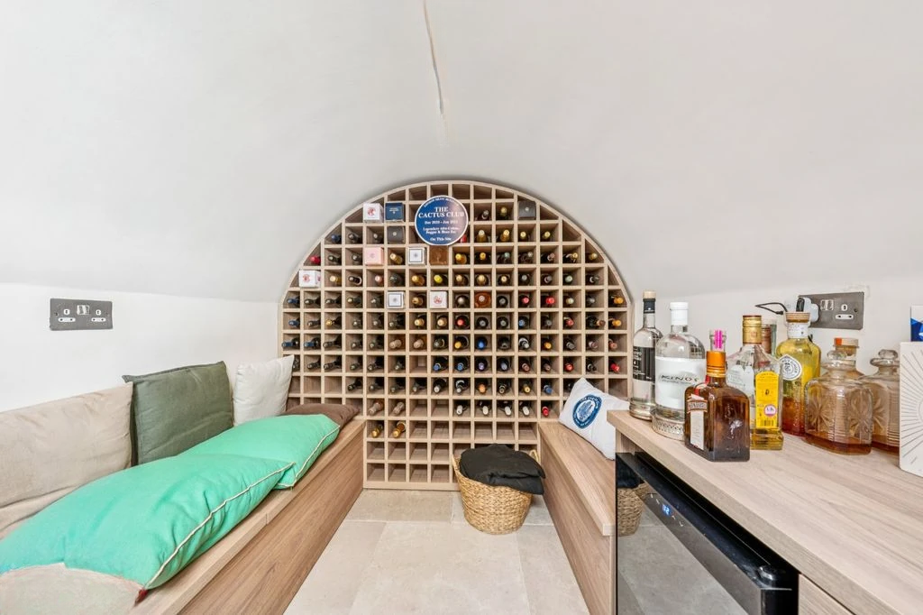 Flat in London, United Kingdom, 207 m² - picture 7