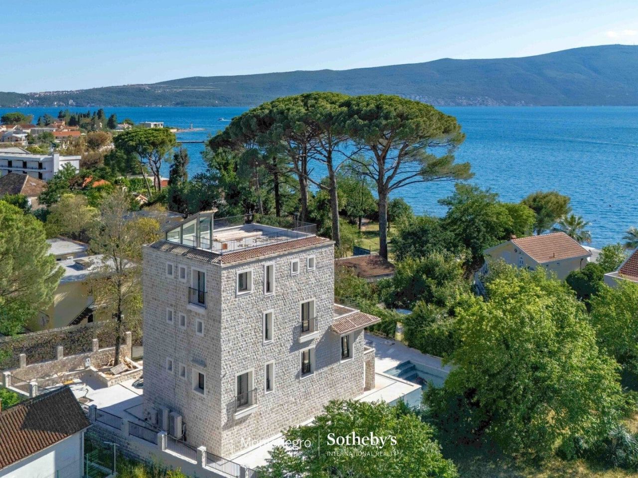 Casa a Tivat, Montenegro, 410 m² - foto 1