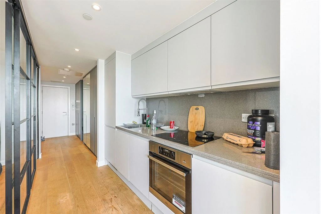Flat in London, United Kingdom, 33 m² - picture 1