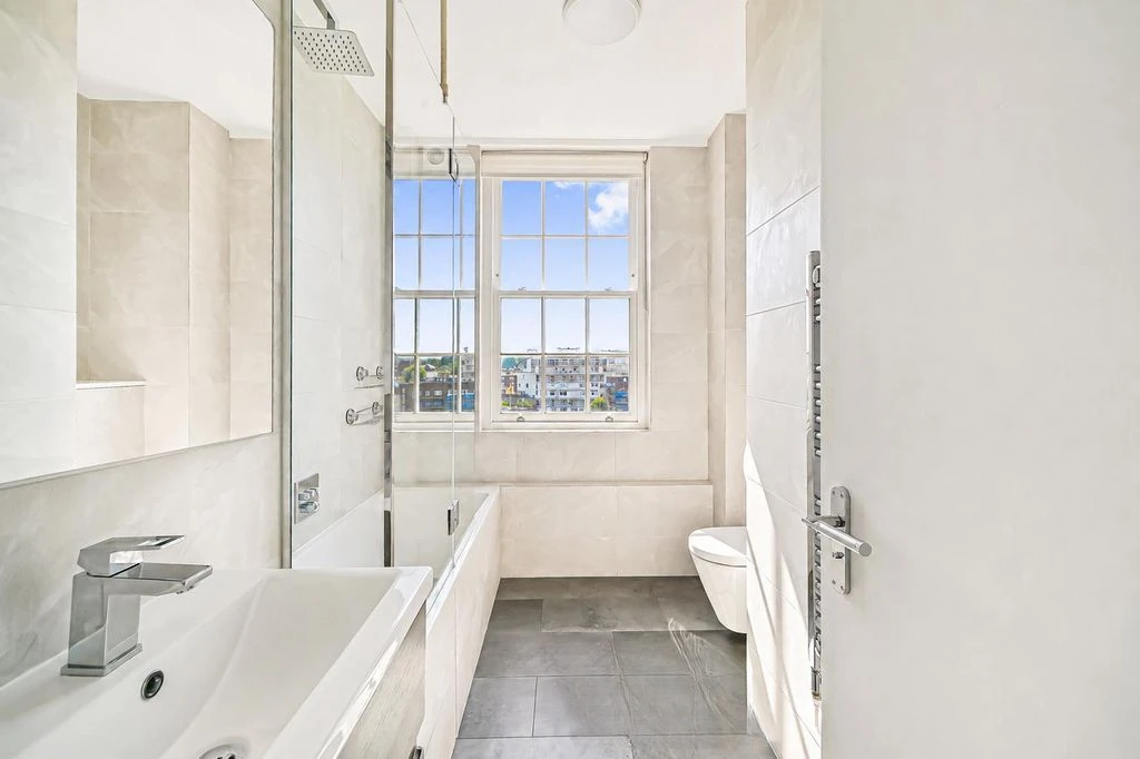 Flat in London, United Kingdom, 134 m² - picture 1