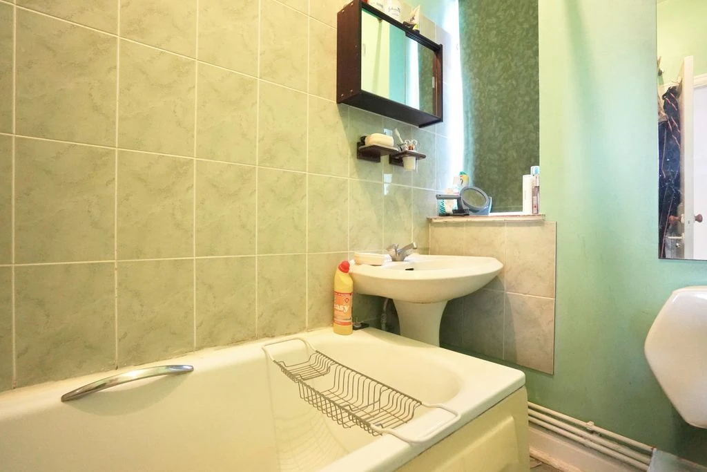 Flat in London, United Kingdom, 51 m² - picture 2