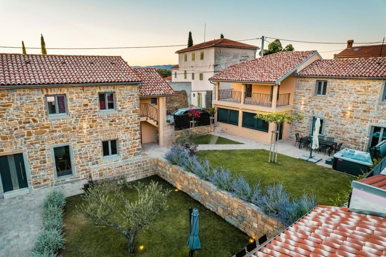Haus in Koper, Slowenien, 274 m² - Foto 1