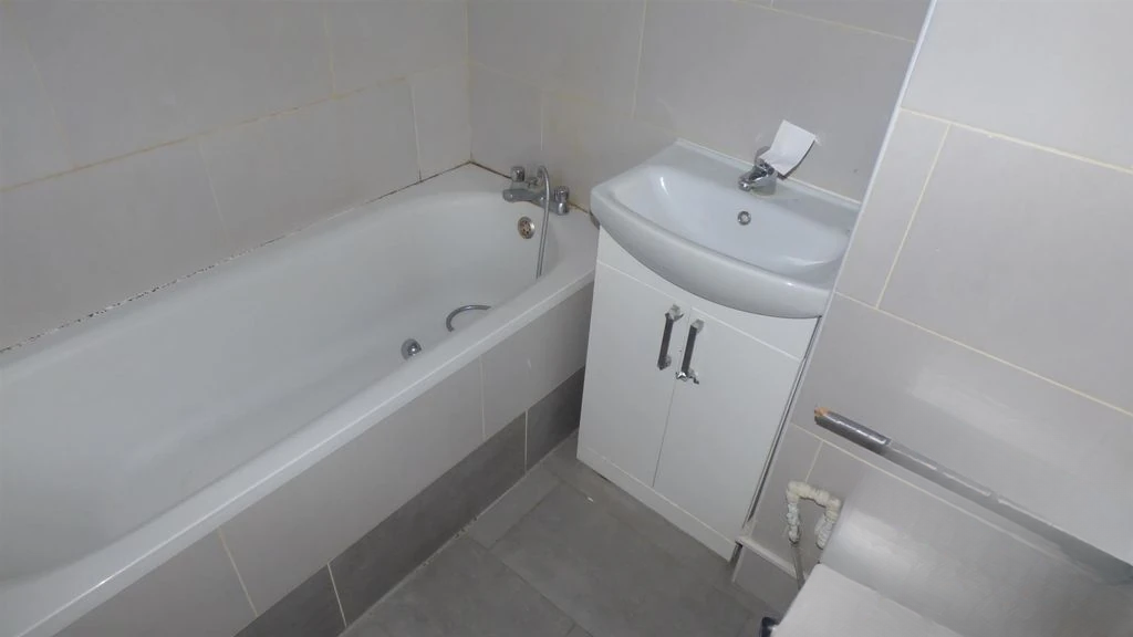 Flat in London, United Kingdom, 50 m² - picture 1