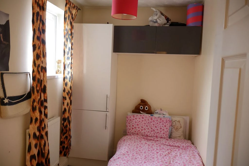 Flat in London, United Kingdom - picture 2