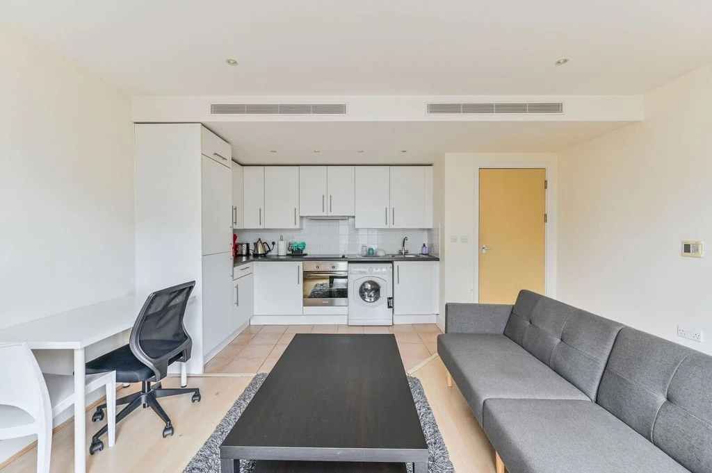 Flat in London, United Kingdom, 48 m² - picture 7
