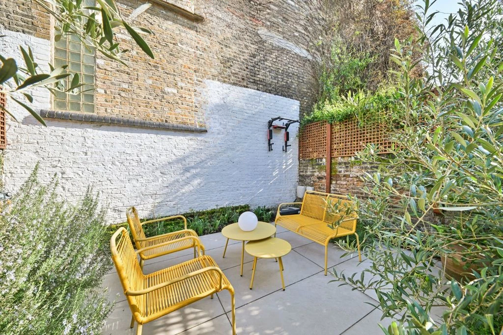 Flat in London, United Kingdom, 213 m² - picture 4