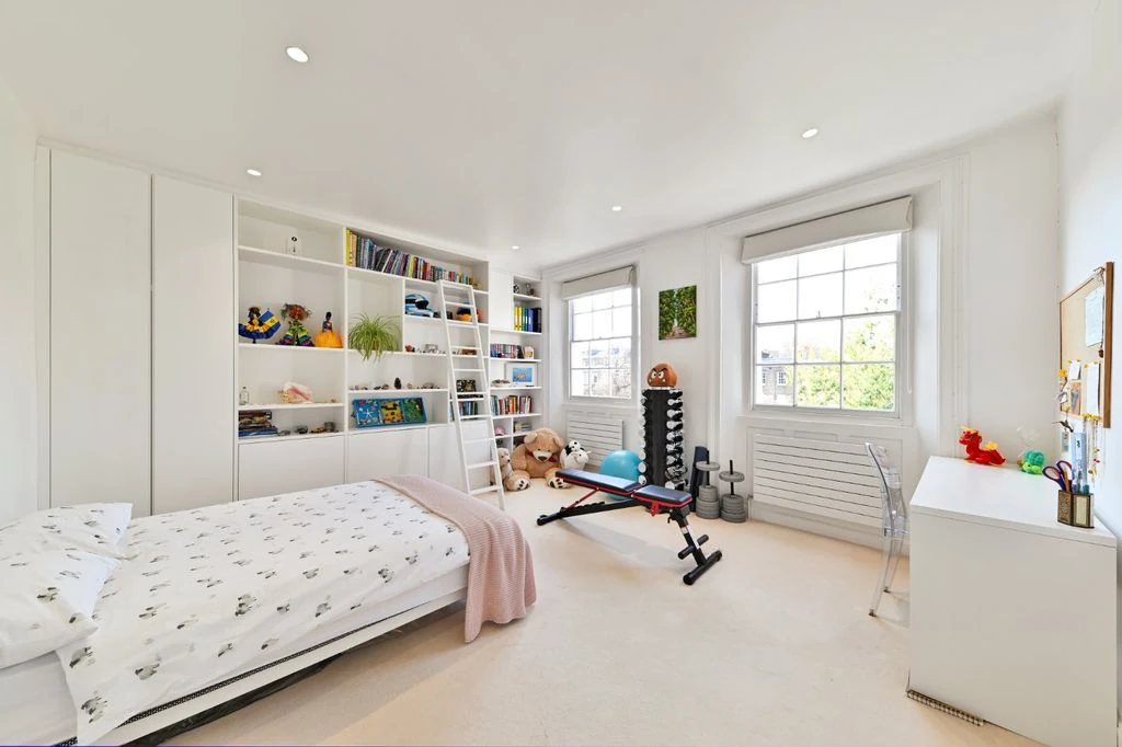 Flat in London, United Kingdom, 213 m² - picture 5