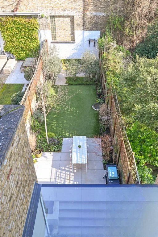 Flat in London, United Kingdom, 213 m² - picture 8