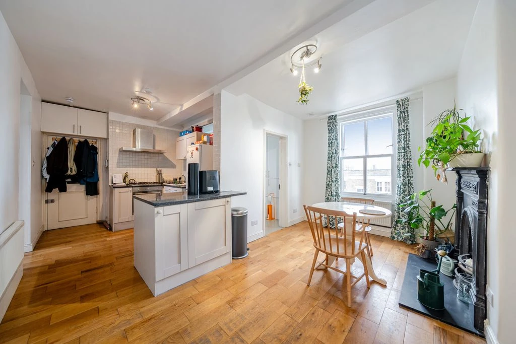 Flat in London, United Kingdom, 55 m² - picture 1