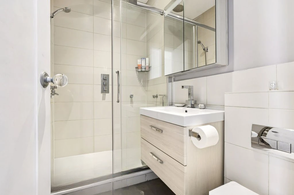 Flat in London, United Kingdom, 47 m² - picture 2