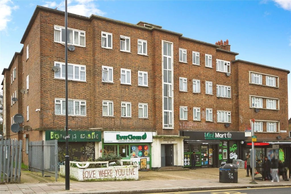 Flat in London, United Kingdom - picture 9