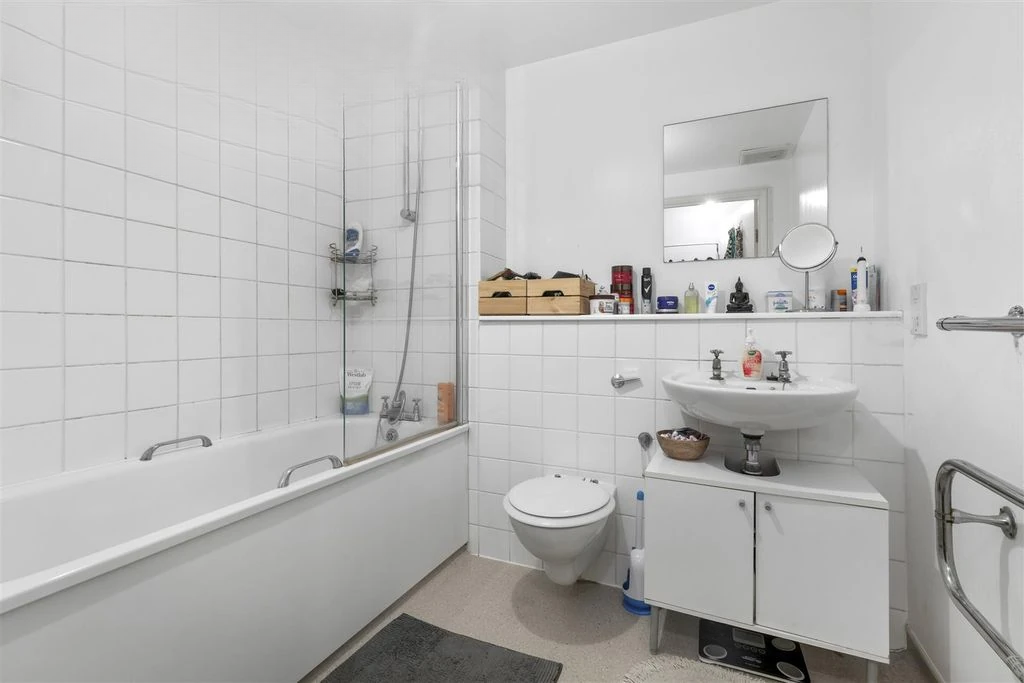 Flat in London, United Kingdom, 52 m² - picture 2