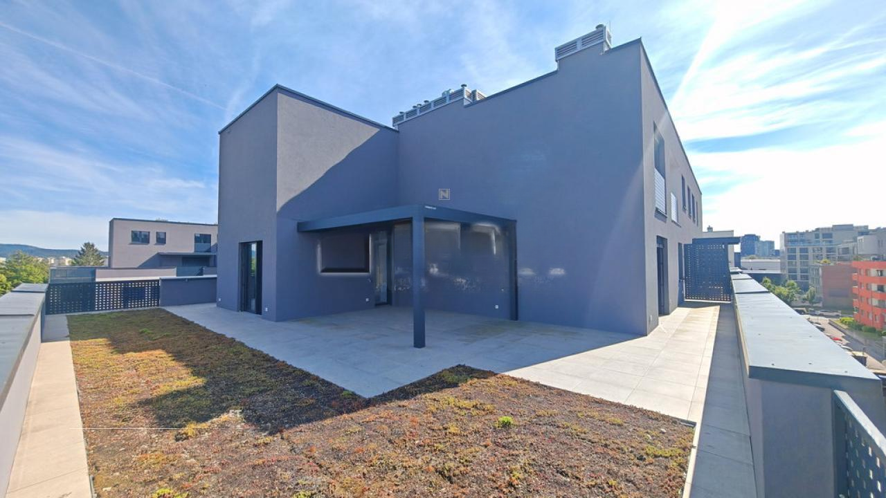 Flat in Ljubljana, Slovenia, 283 m² - picture 1