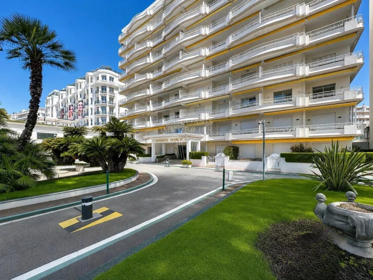 Flat in Cannes, France, 76 m² - picture 1