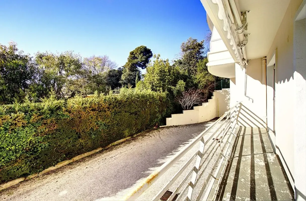 Flat in Cannes, France, 47 m² - picture 1