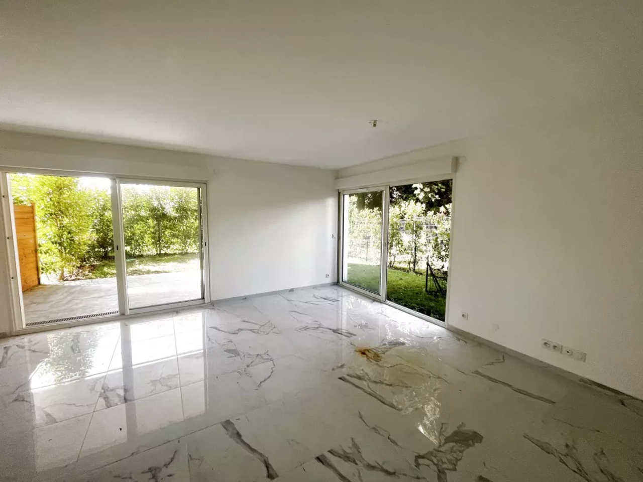 Flat in Cannes, France, 80 m² - picture 1