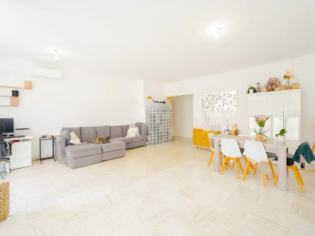 Flat in Saint Roman, Monaco, 126 m² - picture 1