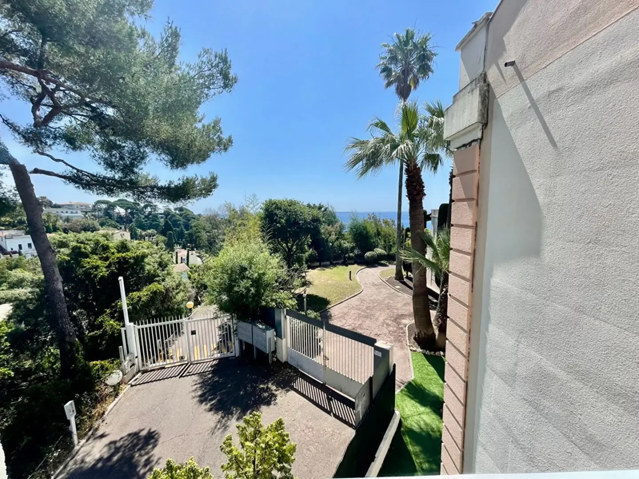Flat in Cannes, France, 22 m² - picture 1