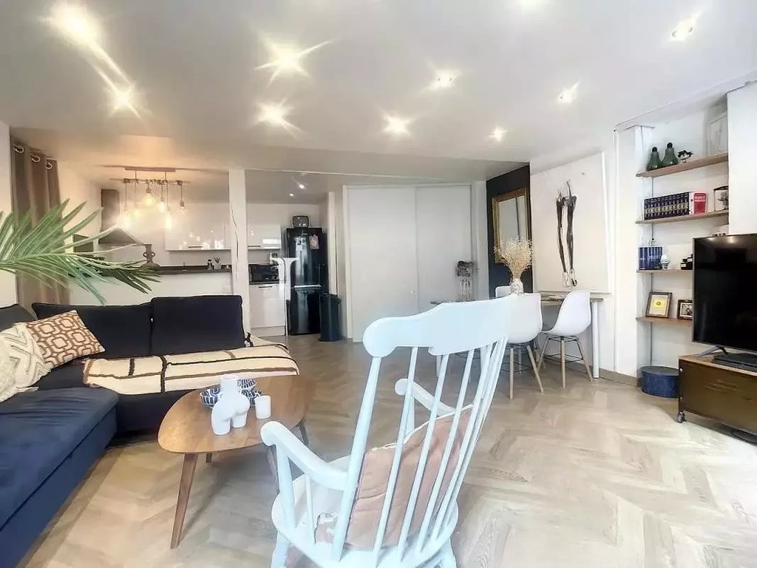 Flat in Cannes, France, 68 m² - picture 2