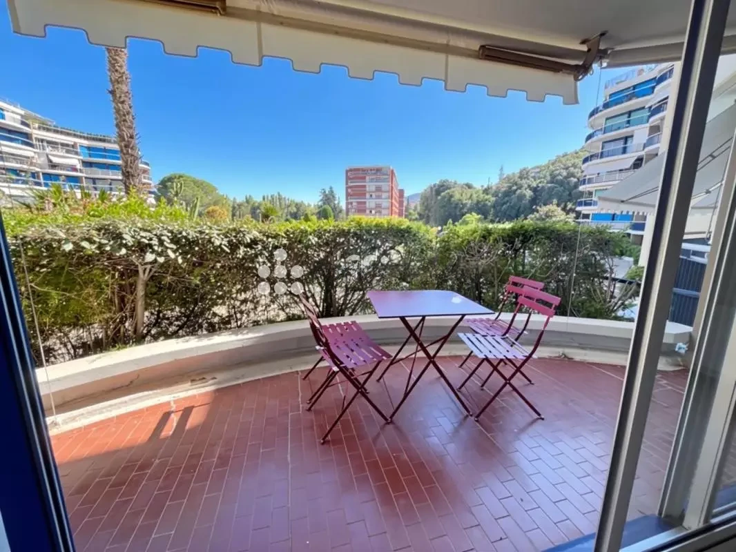 Flat in Cannes, France, 34 m² - picture 2