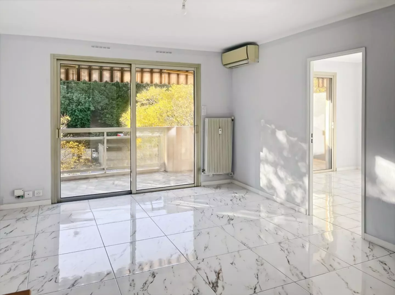 Flat in Cannes, France, 36 m² - picture 2