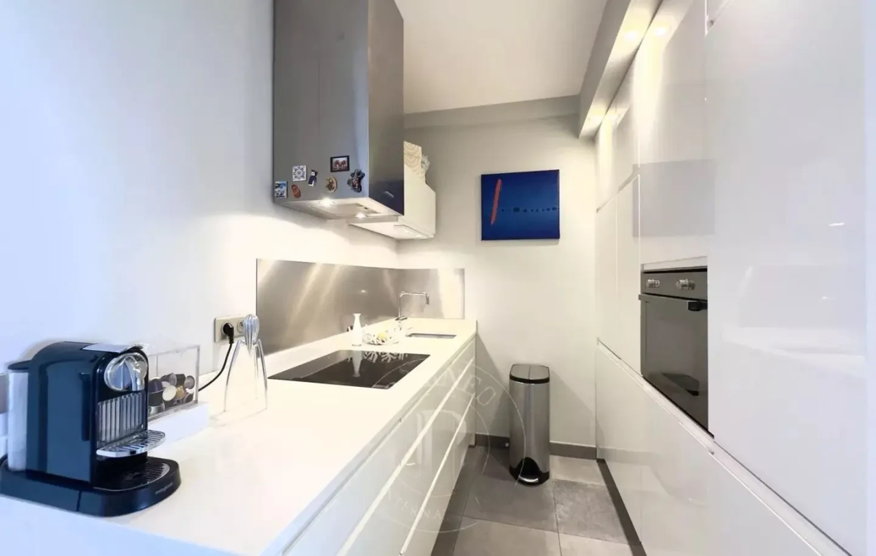 Flat in Cannes, France, 72 m² - picture 3