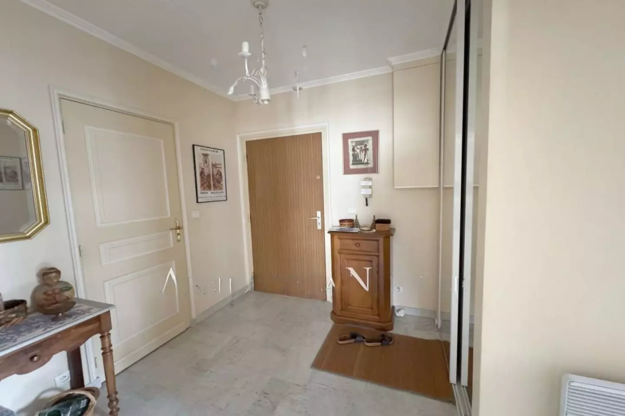 Flat in Cannes, France, 53 m² - picture 3
