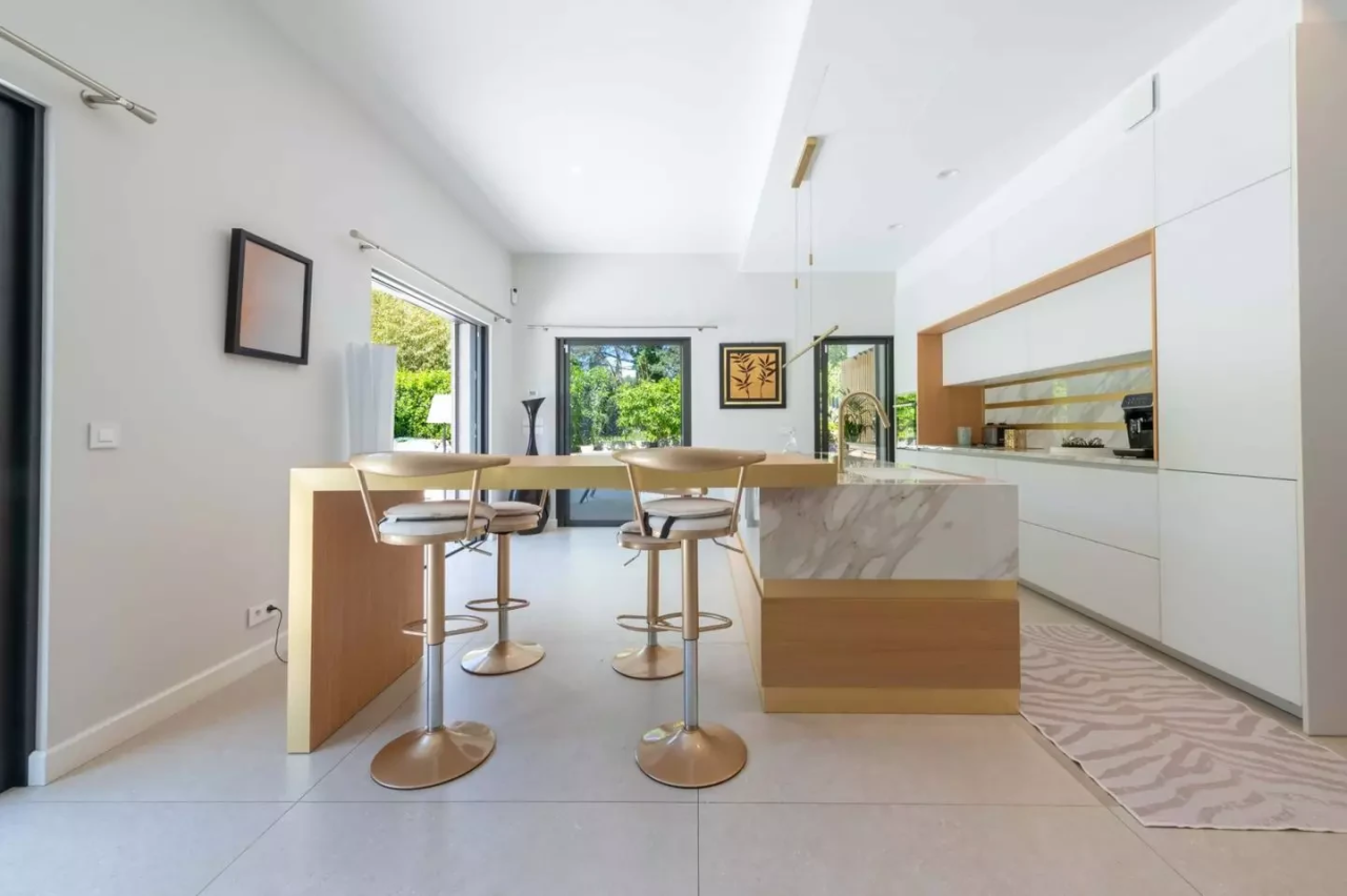 Flat in Cannes, France, 185 m² - picture 5