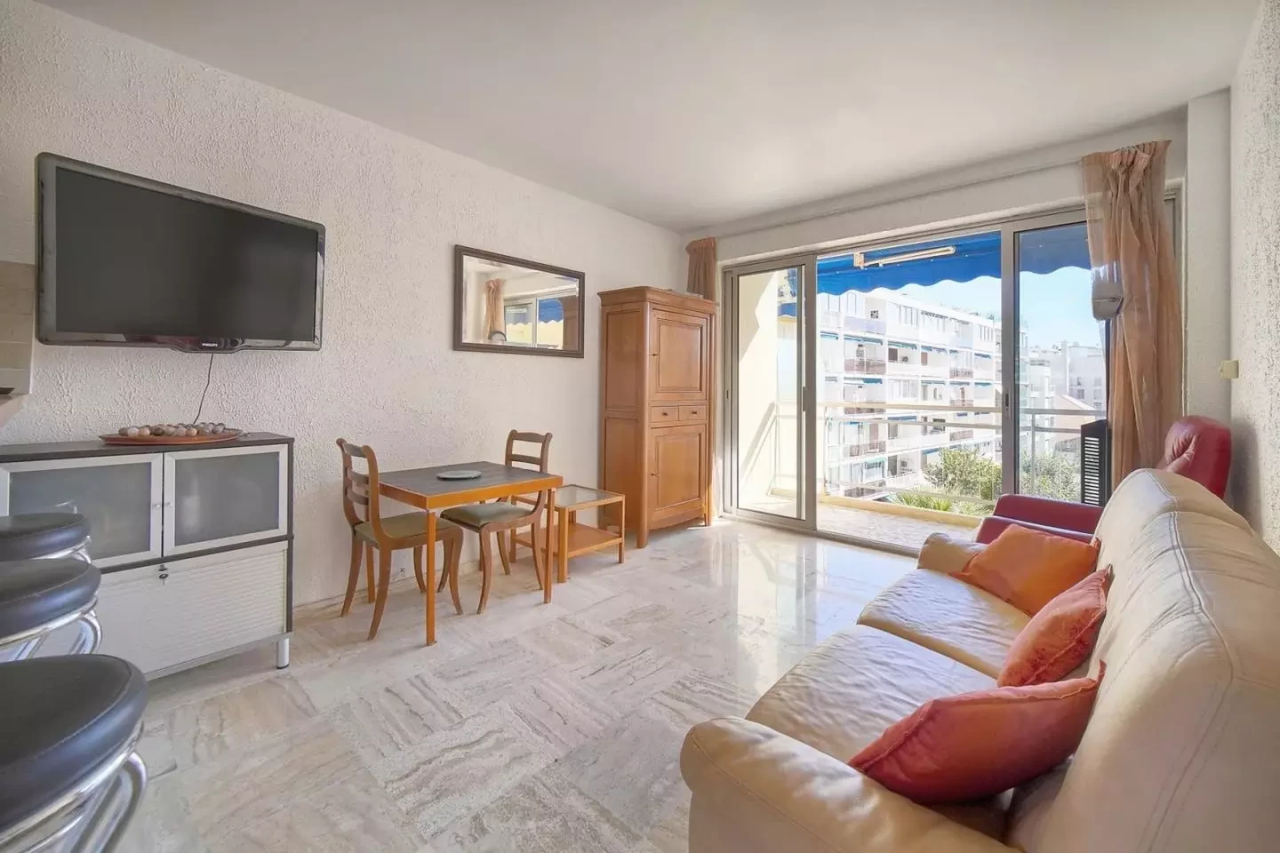 Flat in Cannes, France, 40 m² - picture 8