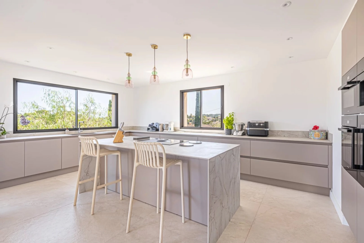 Flat in Cannes, France, 375 m² - picture 9