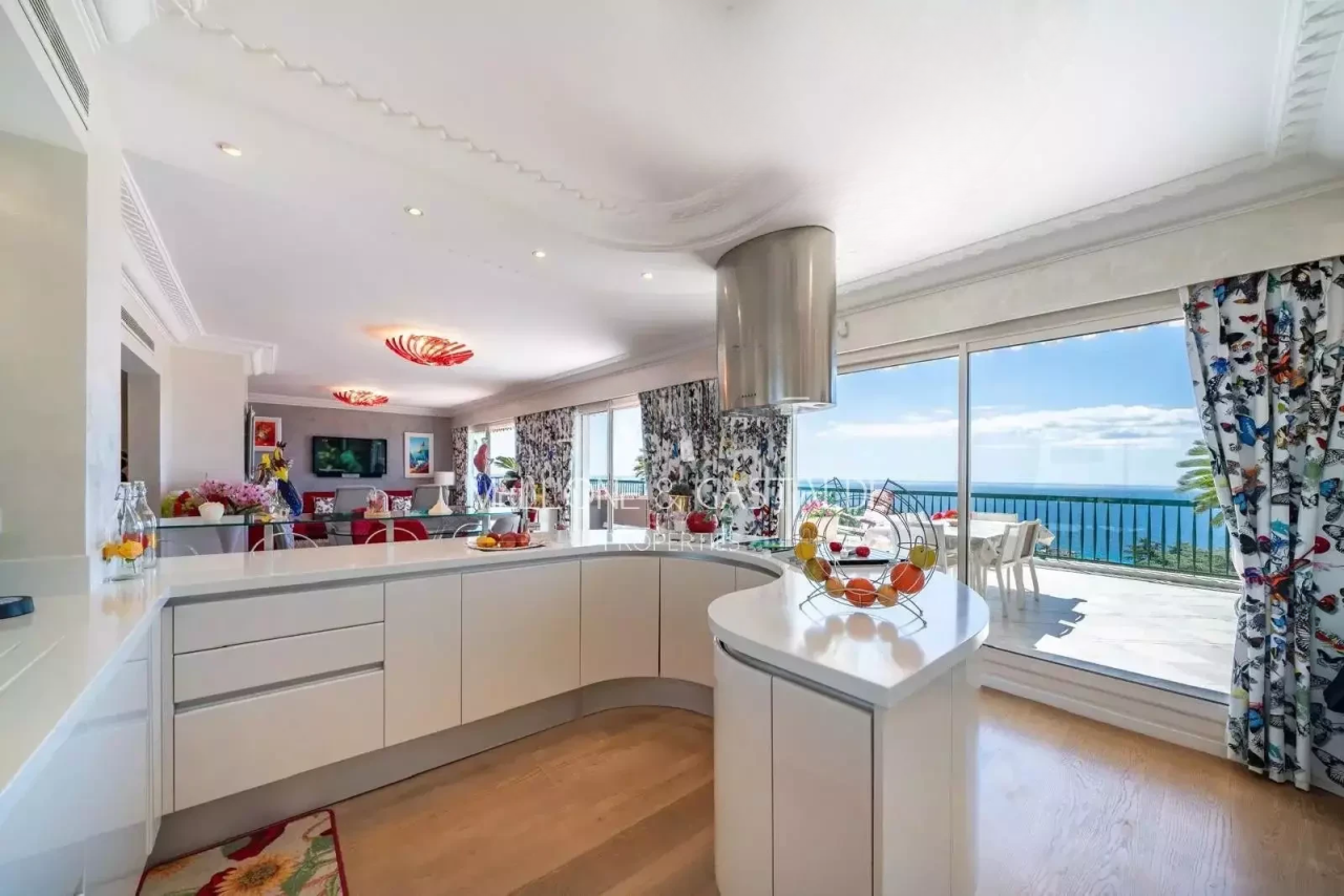 Flat in Cannes, France, 180 m² - picture 9