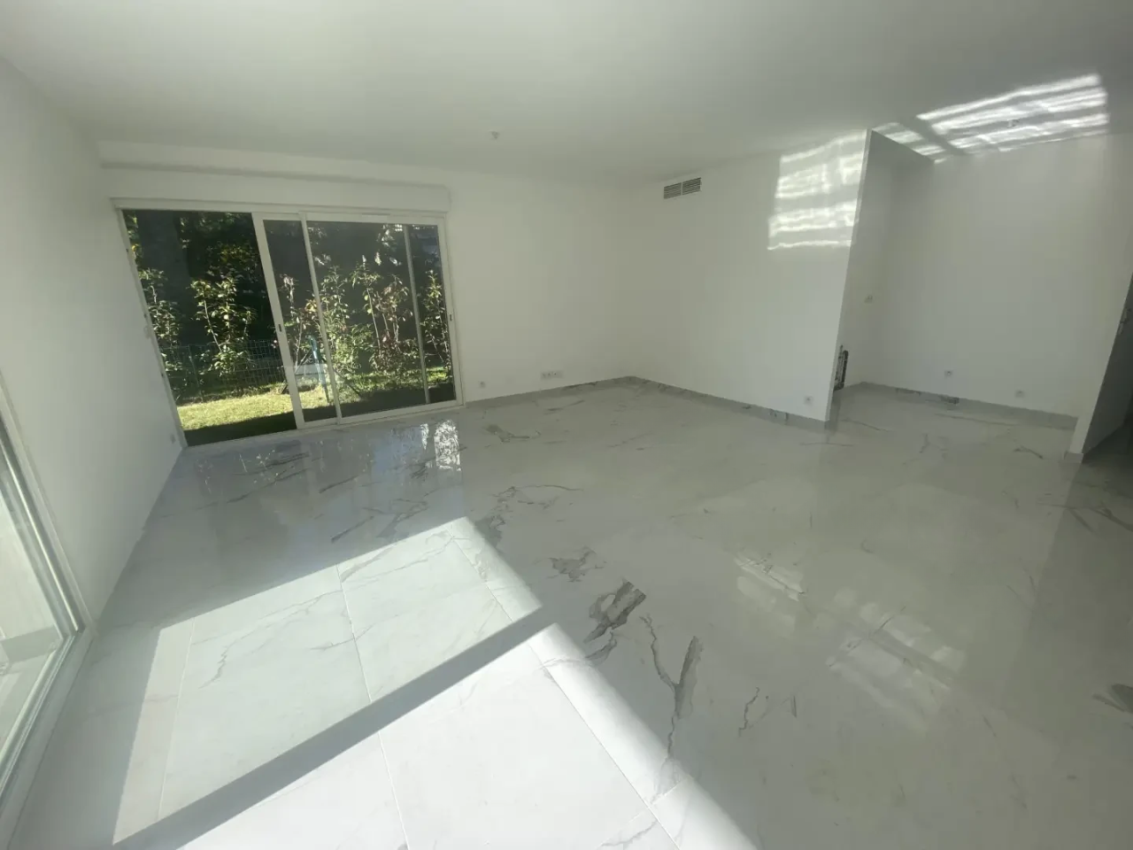 Flat in Cannes, France, 80 m² - picture 9