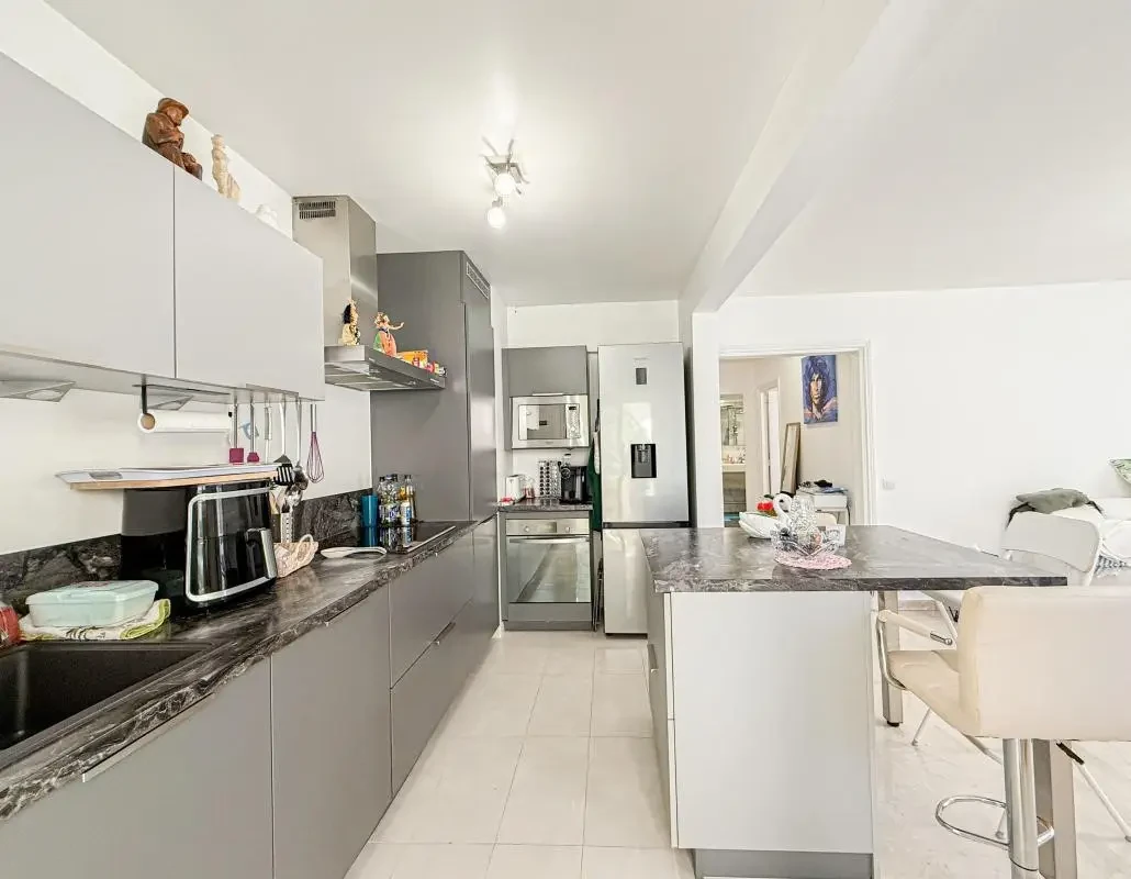 Flat in Cannes, France, 56 m² - picture 11