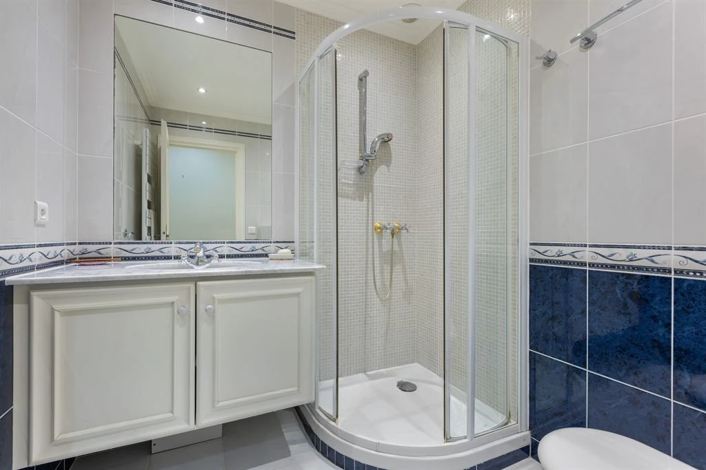 House in Cannes, France, 170 m² - picture 11