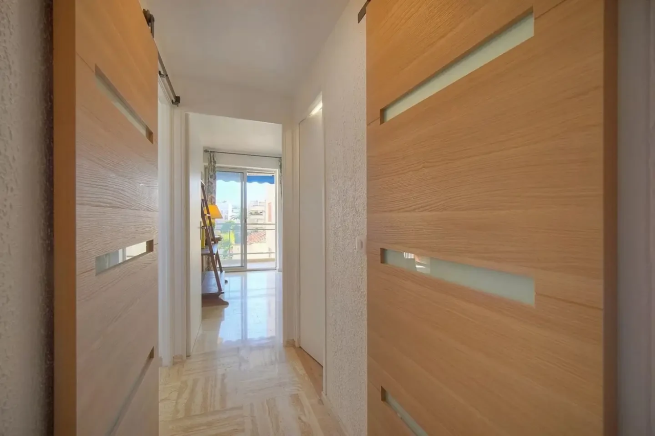 Flat in Cannes, France, 40 m² - picture 16