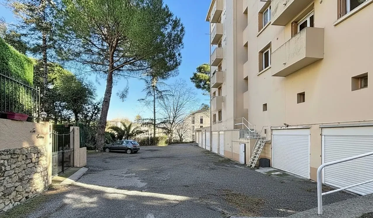 Flat in Cannes, France, 72 m² - picture 17
