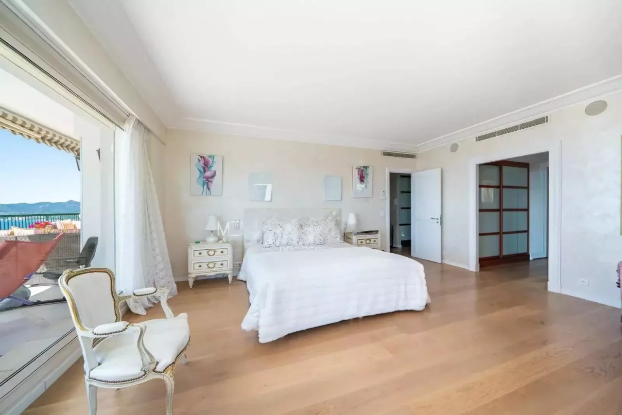 Flat in Cannes, France, 180 m² - picture 19