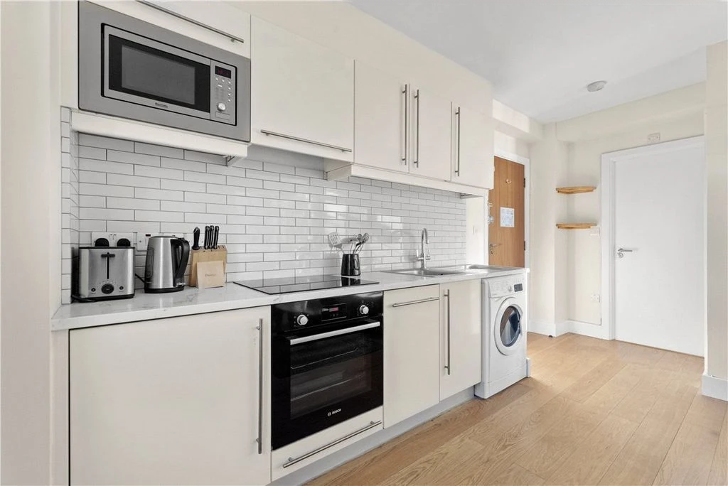 Flat in London, United Kingdom, 33 m² - picture 1