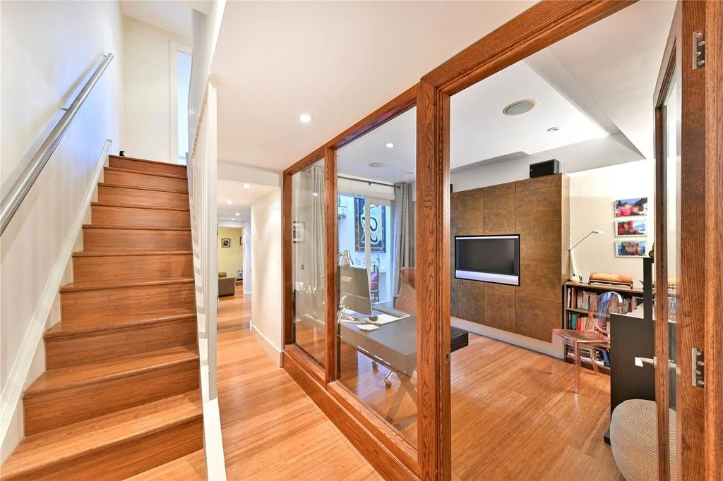 Flat in London, United Kingdom, 238 m² - picture 9