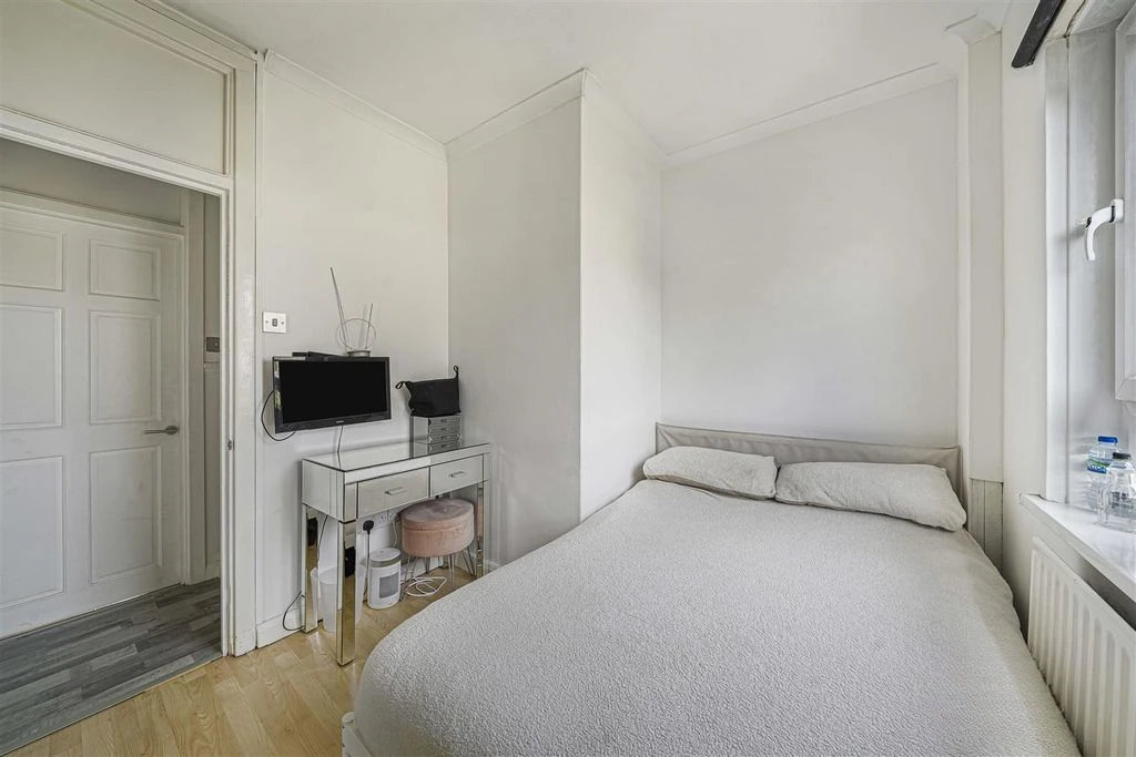 Flat in London, United Kingdom, 69 m² - picture 16
