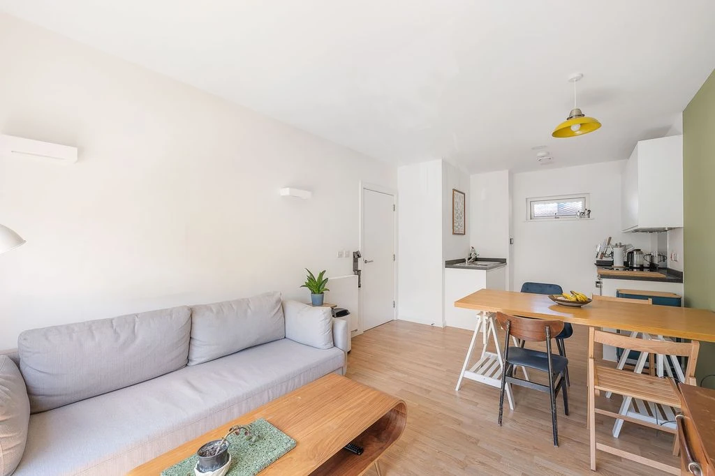 Flat in London, United Kingdom, 40 m² - picture 16