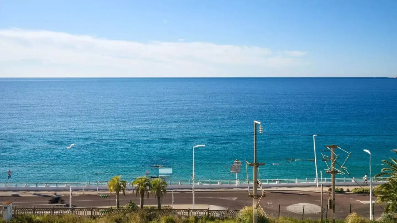 Flat in Cannes, France, 41 m² - picture 1